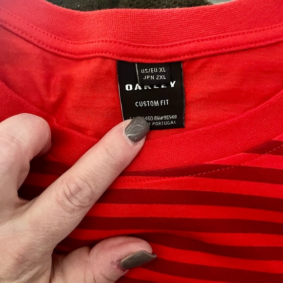 Men’s Oakley Striped T-Shirt (Brand new) XL - Picture 2 of 3